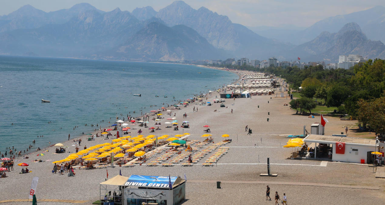Antalya’da hissedilen sıcaklık 47 derece!
