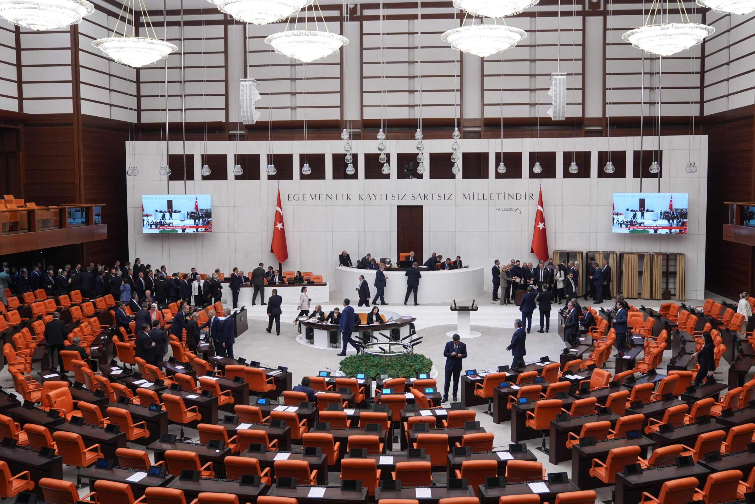 Meclis’te sandalye dağılımı değişti
